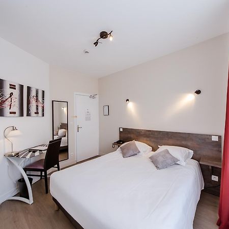 Logis Hotel - Le Petit Bellon Senlis  Buitenkant foto
