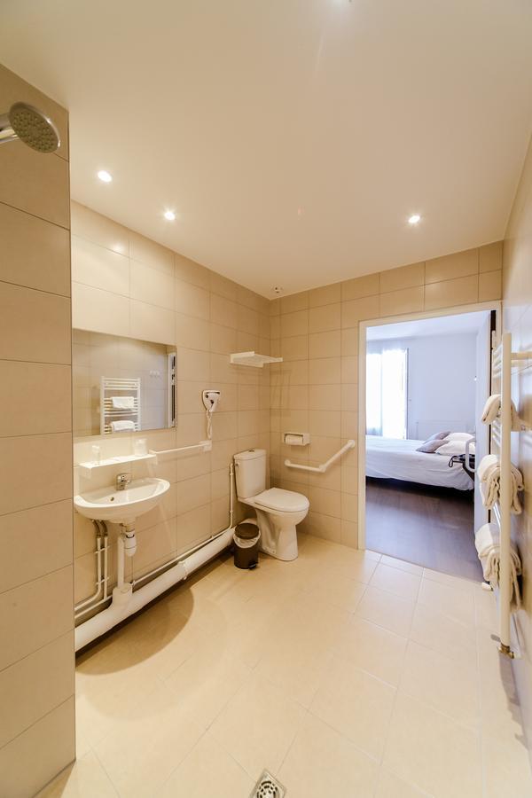 Logis Hotel - Le Petit Bellon Senlis  Buitenkant foto