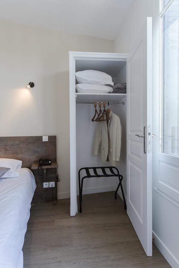 Logis Hotel - Le Petit Bellon Senlis  Buitenkant foto