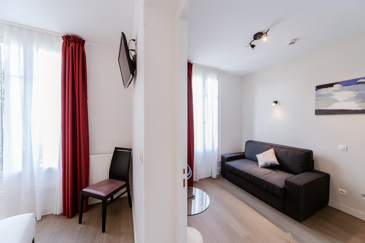 Logis Hotel - Le Petit Bellon Senlis  Buitenkant foto