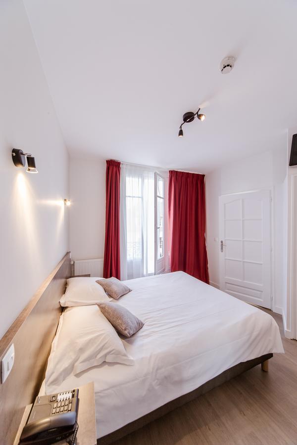 Logis Hotel - Le Petit Bellon Senlis  Buitenkant foto
